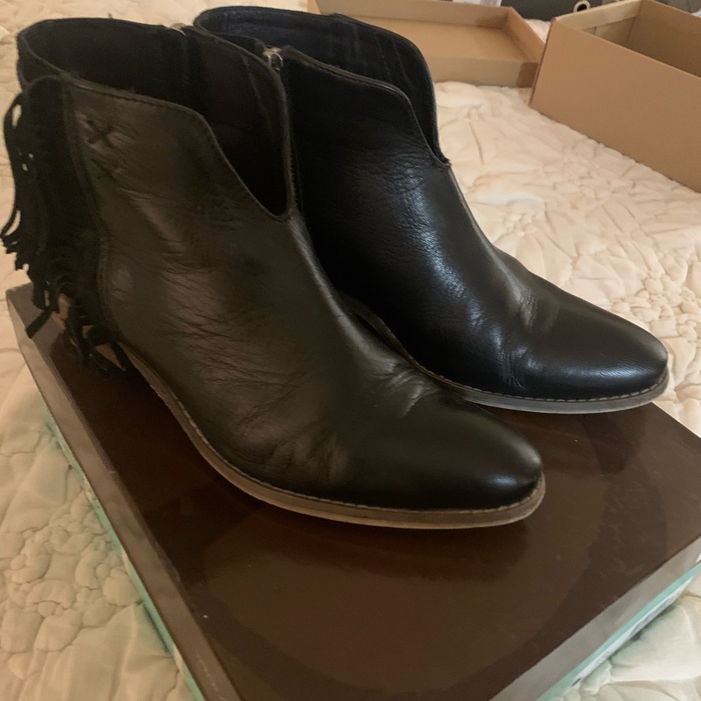 Diba true pony up black kid burnish/cow suede